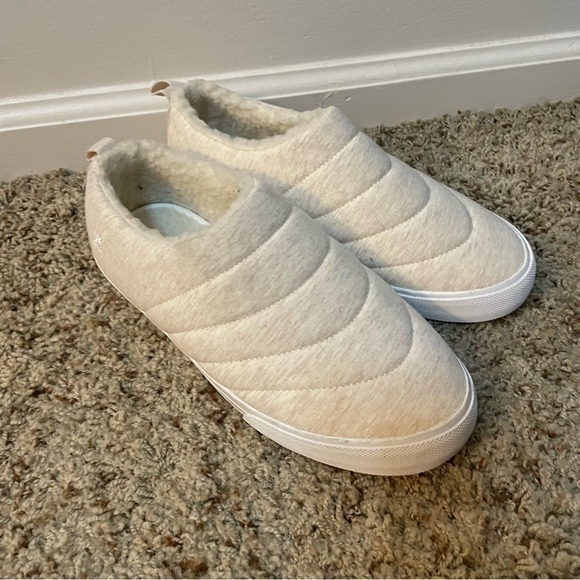 Hurley Arlo Puff Cozy Cream Slip-On Sneakers size 8 - Picture 1 of 6